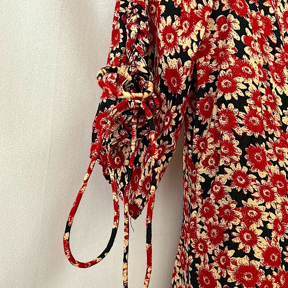 Free People NWT Super Cute Boho Red/Black Floral Dress ** Size S** 🌸🌸 - Picture 6 of 7